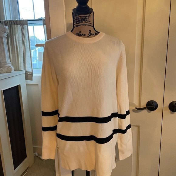 Priv Rian Lounge Set. Super soft lounge set. Material content is not listed. - Picture 6 of 14